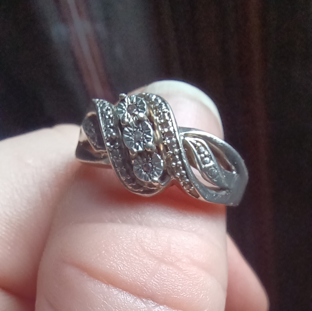 Diamond accent ring